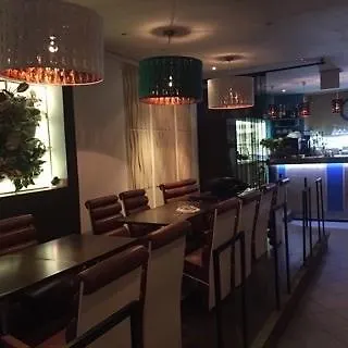 Casa 28 Отель Рюэй-Мальмезон